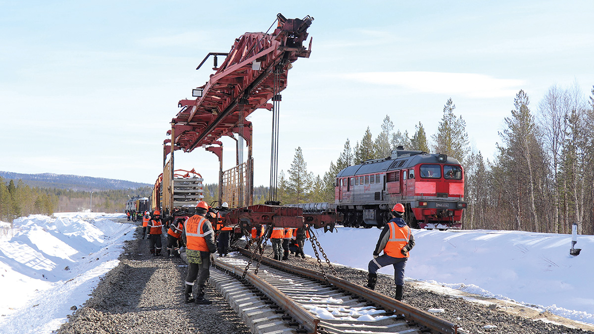  К строящемуся в Мурманской области порту Лавна уложены первые звенья железнодорожного пути 