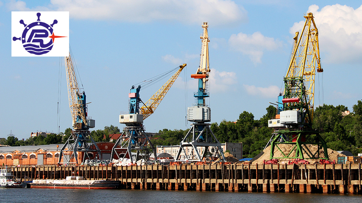  Порт на берегу Амура 